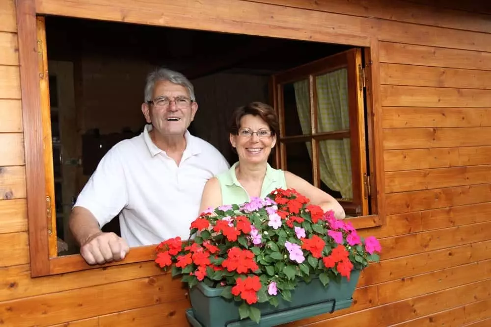 couple enjoying a vacation in a Pigeon Forge vacation cabin rental
