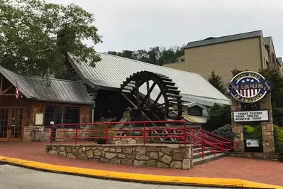 calhouns in gatlinburg