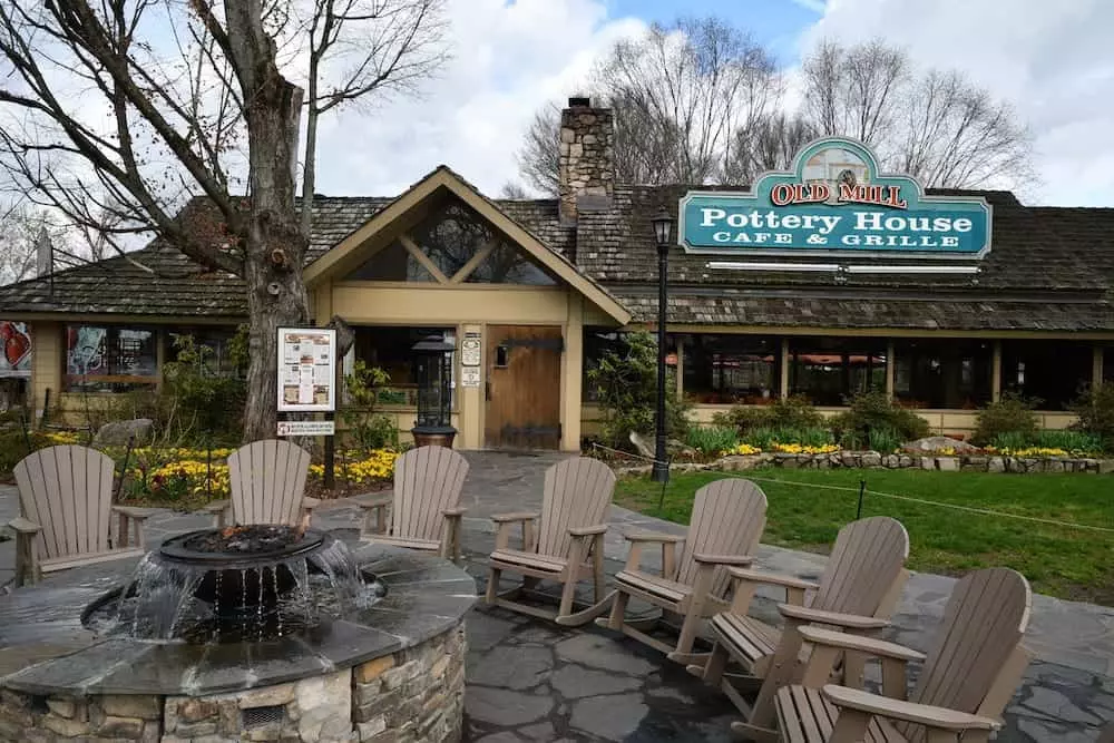 old mill pottery house cafe in pigeon forge