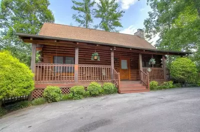 cheap cabin rental in Pigeon Forge - Grinnin Bears