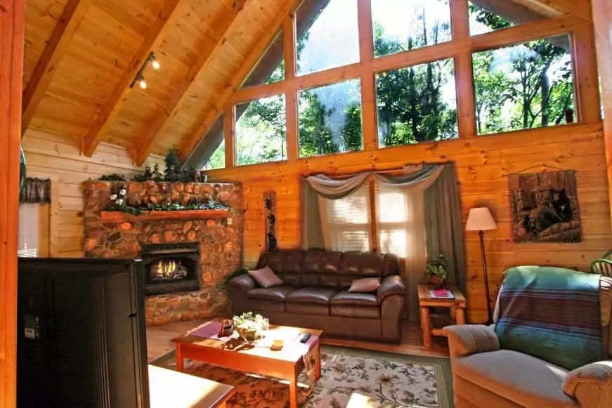 The wonderful living room in a one bedroom cabin in Pigeon Forge.