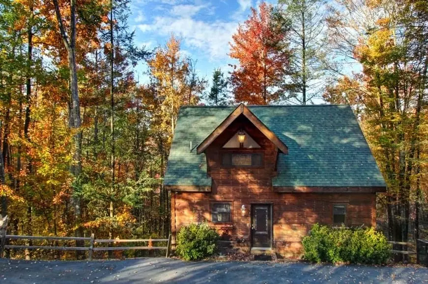 The Hazy Days cabin in Gatlinburg surrounded by fall colors.