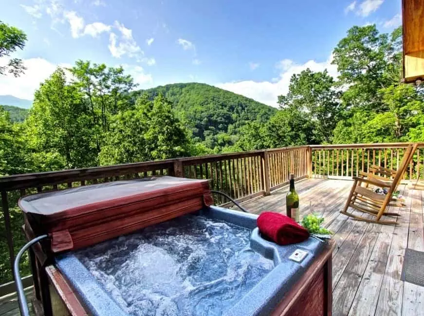 Hot tub on the deck of the Mountain Paradise cabin in Gatlinburg.