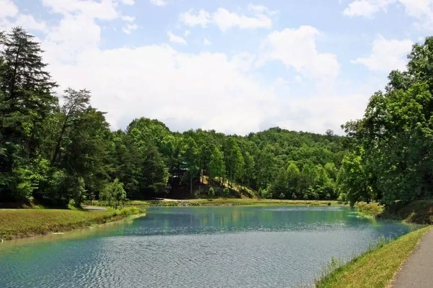 Fishing access for Bear Mountain Lodge cabin.