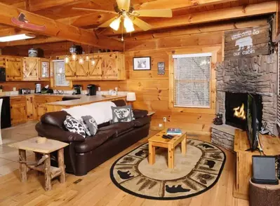 beary-in-love-cabin-living-room