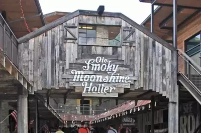 ole smoky moonshine gatlinburg the holler