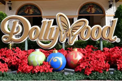 dollywood-sign-christmas