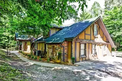 All American cabin in Gatlinburg