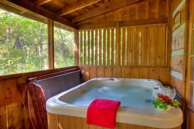 Romantic 1 bedroom cabin in Gatlinburg