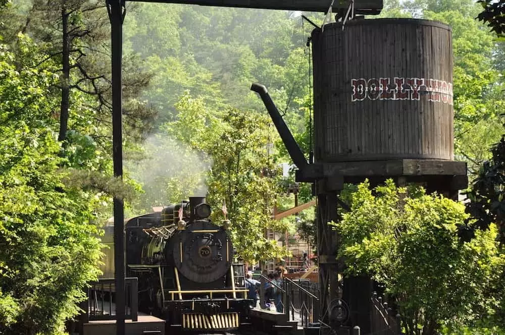 A train pulling into the station at Dollywood.
