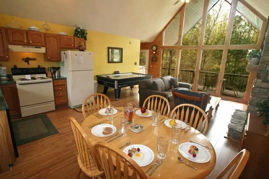 The living room of Two Feathers, one of our cabins close to Dollywood