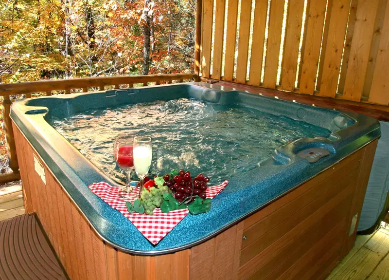 HOT TUB (FALL)