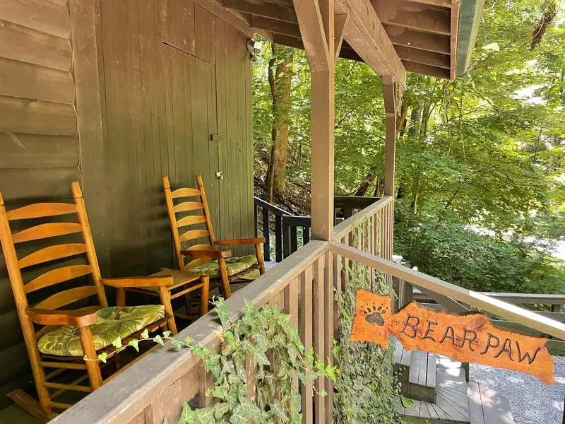 3 Bedroom Cabin Rental in Sevierville Bear Paw