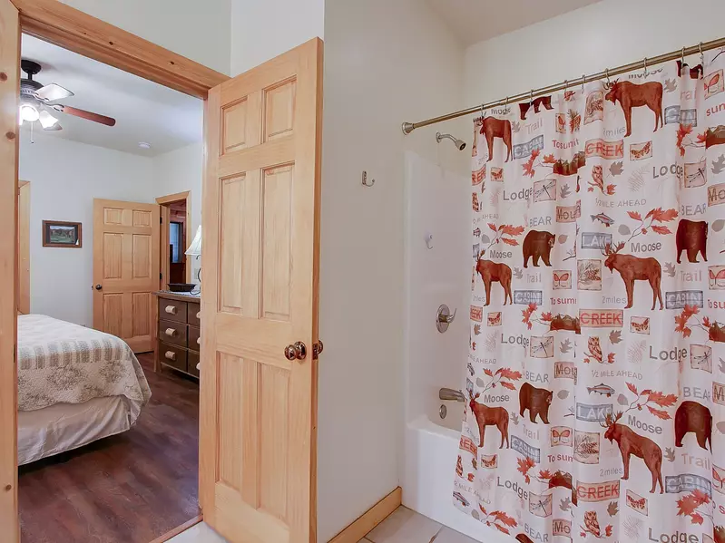 BATHROOM 2