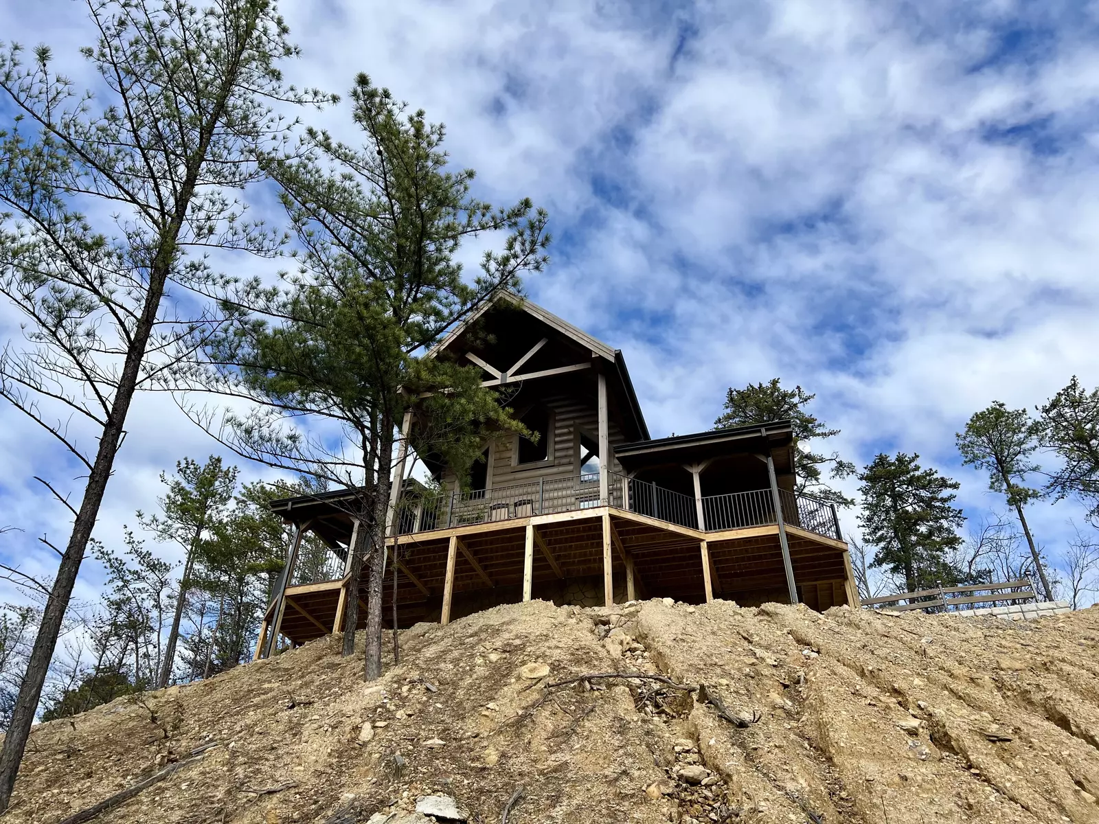 CABIN ON THE ROCKS