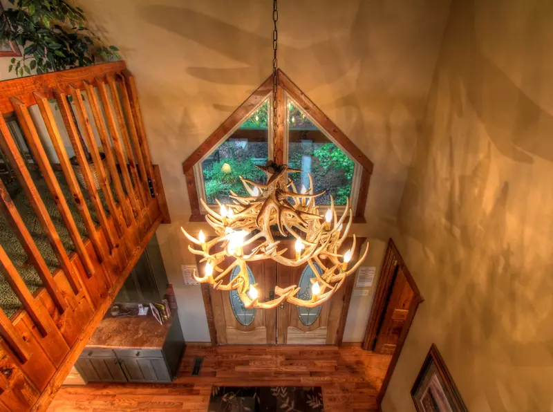 ANTLER CHANDELIER