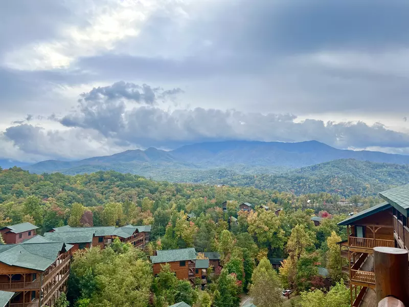 5 Bedroom Cabin Rental in Gatlinburg Mountain Lookout