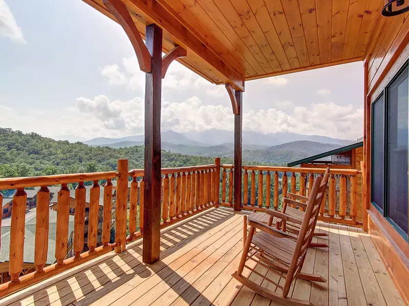 5 Bedroom Cabin Rental in Gatlinburg Mountain Lookout