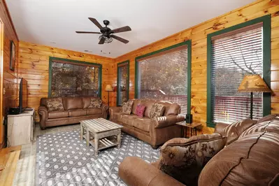 The Great Smoky Getaway- 3 Bedroom