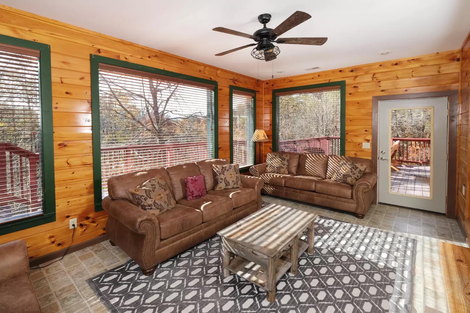 The Great Smoky Getaway- 3 Bedroom