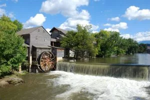 The-Old-Mill-in-the-Smoky-Mountains-300x201[1]