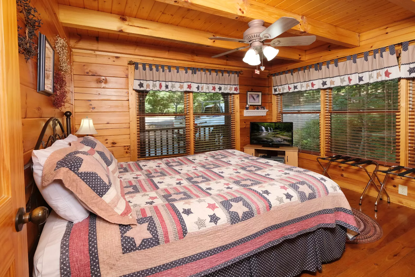 NESTLED INN