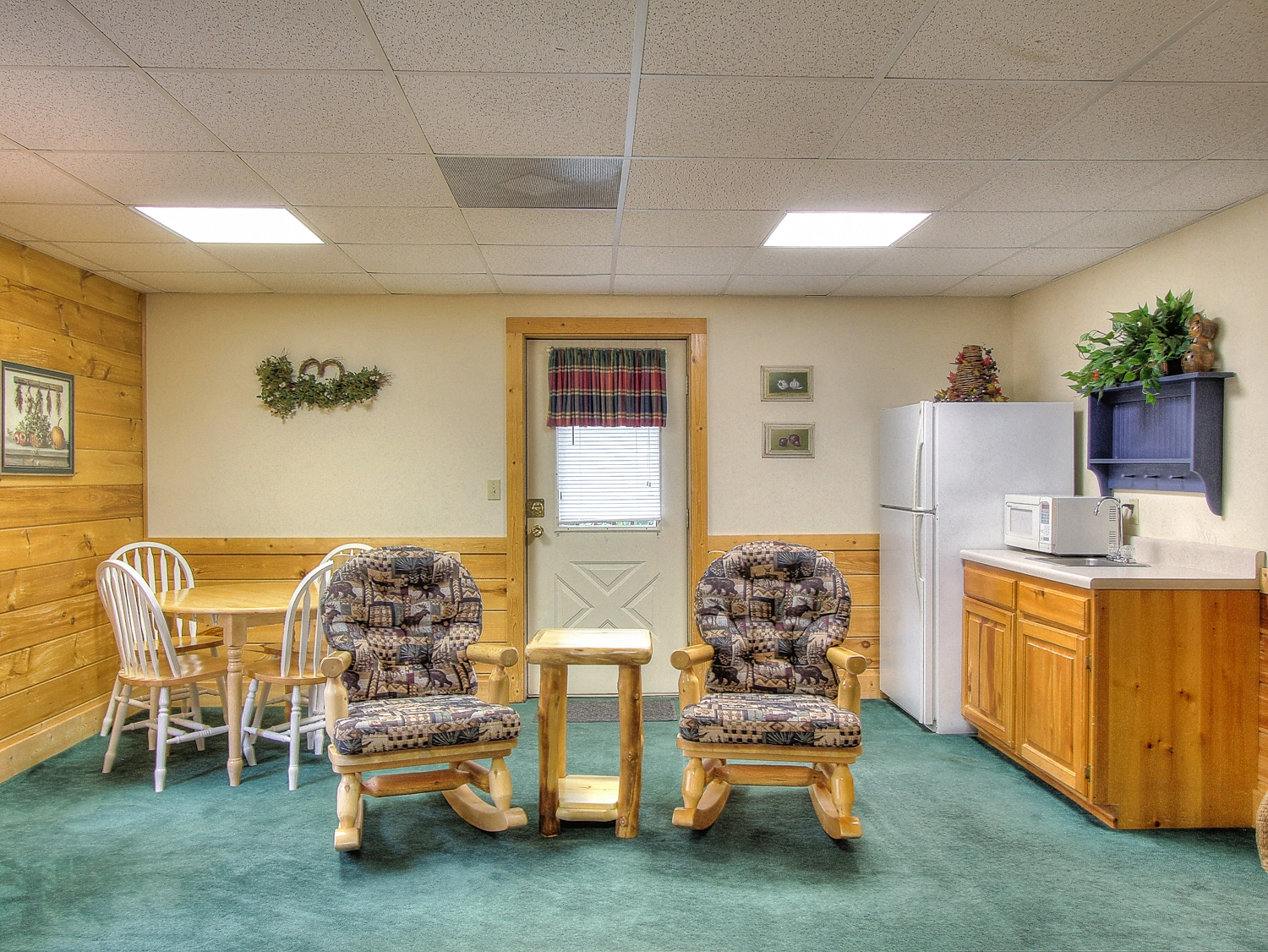 KITCHENETTE (3rd LEVEL DOWN)