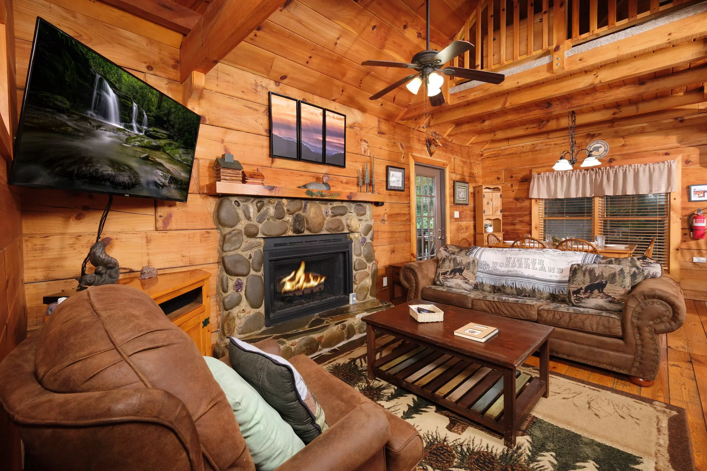 2 Bedroom Cabin Rental in Sevierville: Mountain Mischief