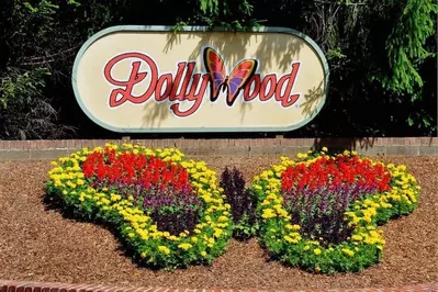 Dollywood in Pigeon Forge Sign
