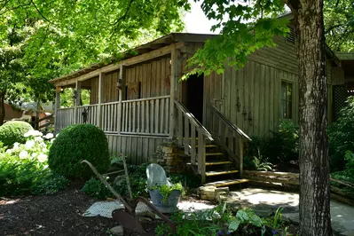 dolly's tennessee mountain home attraction at dollywood