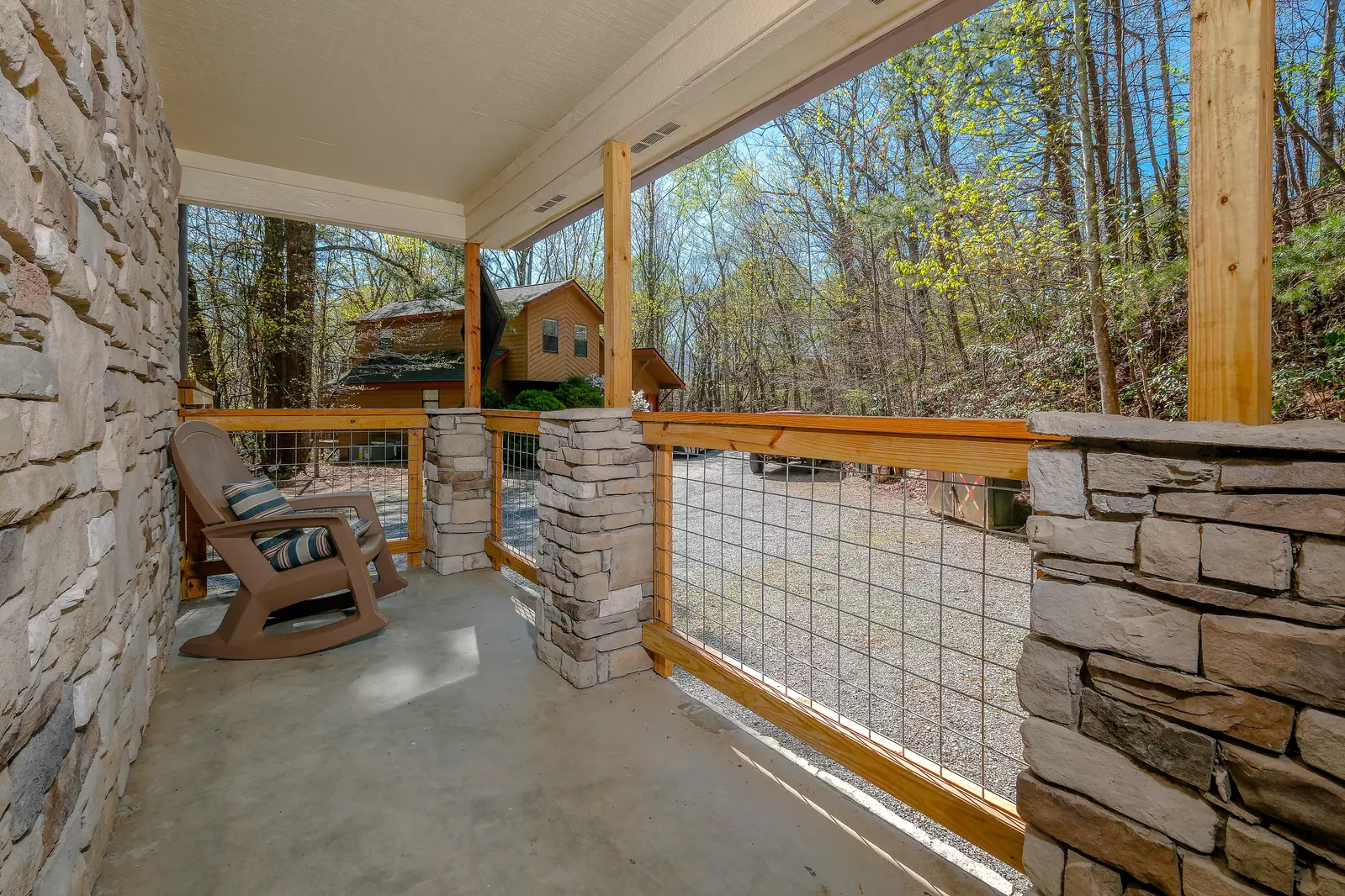 SILVER MAPLE CHALET