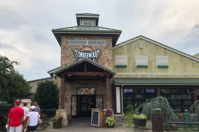 timberwood grill is one of the pigeon forge restaurants open late