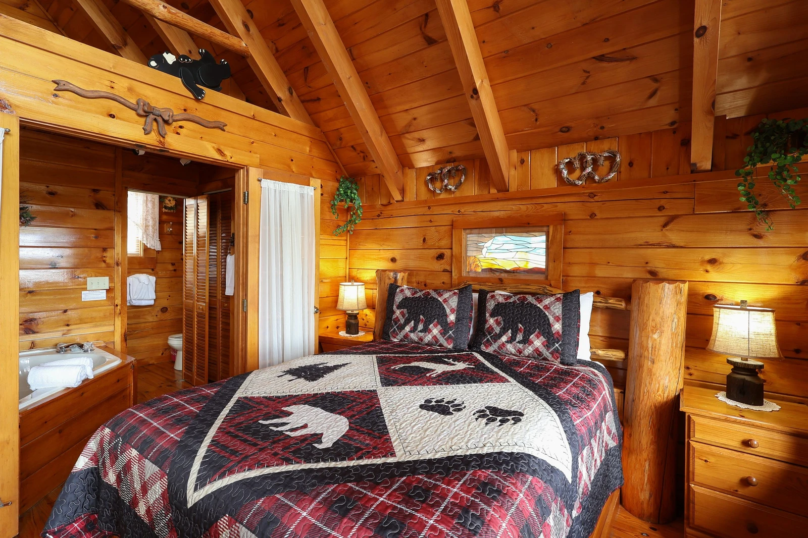 HONEY BEAR HIDEAWAY