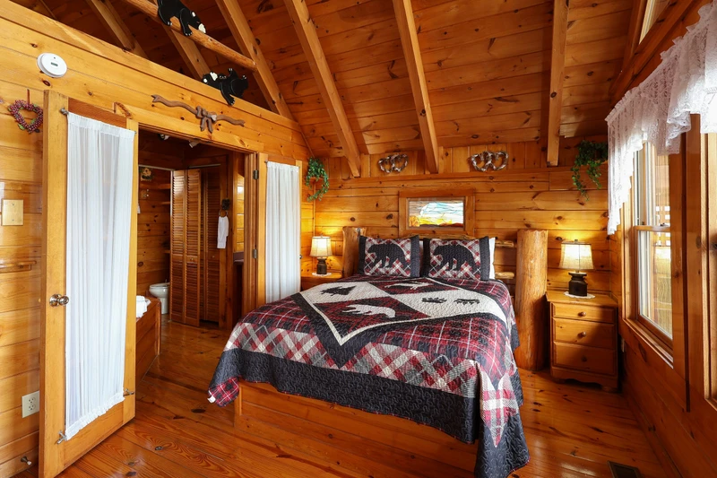 HONEY BEAR HIDEAWAY