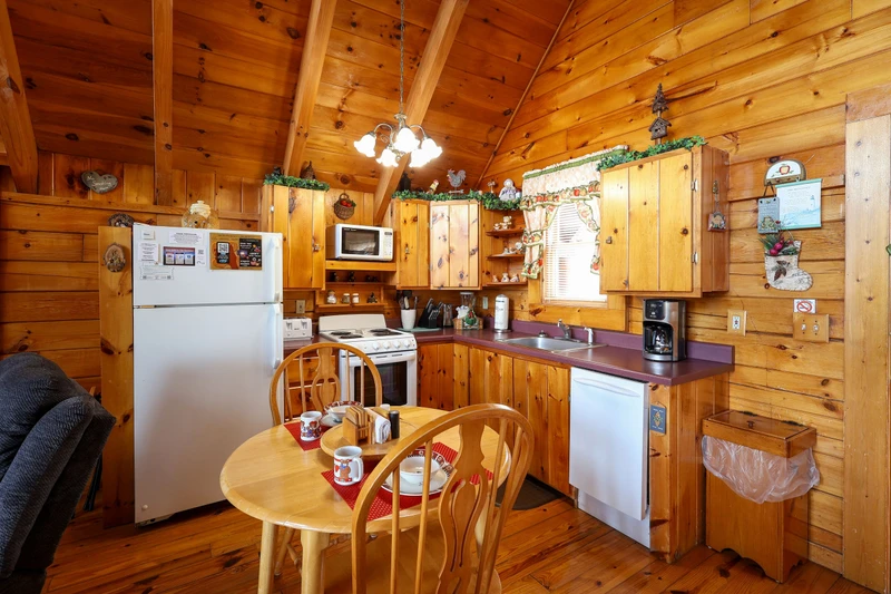 HONEY BEAR HIDEAWAY