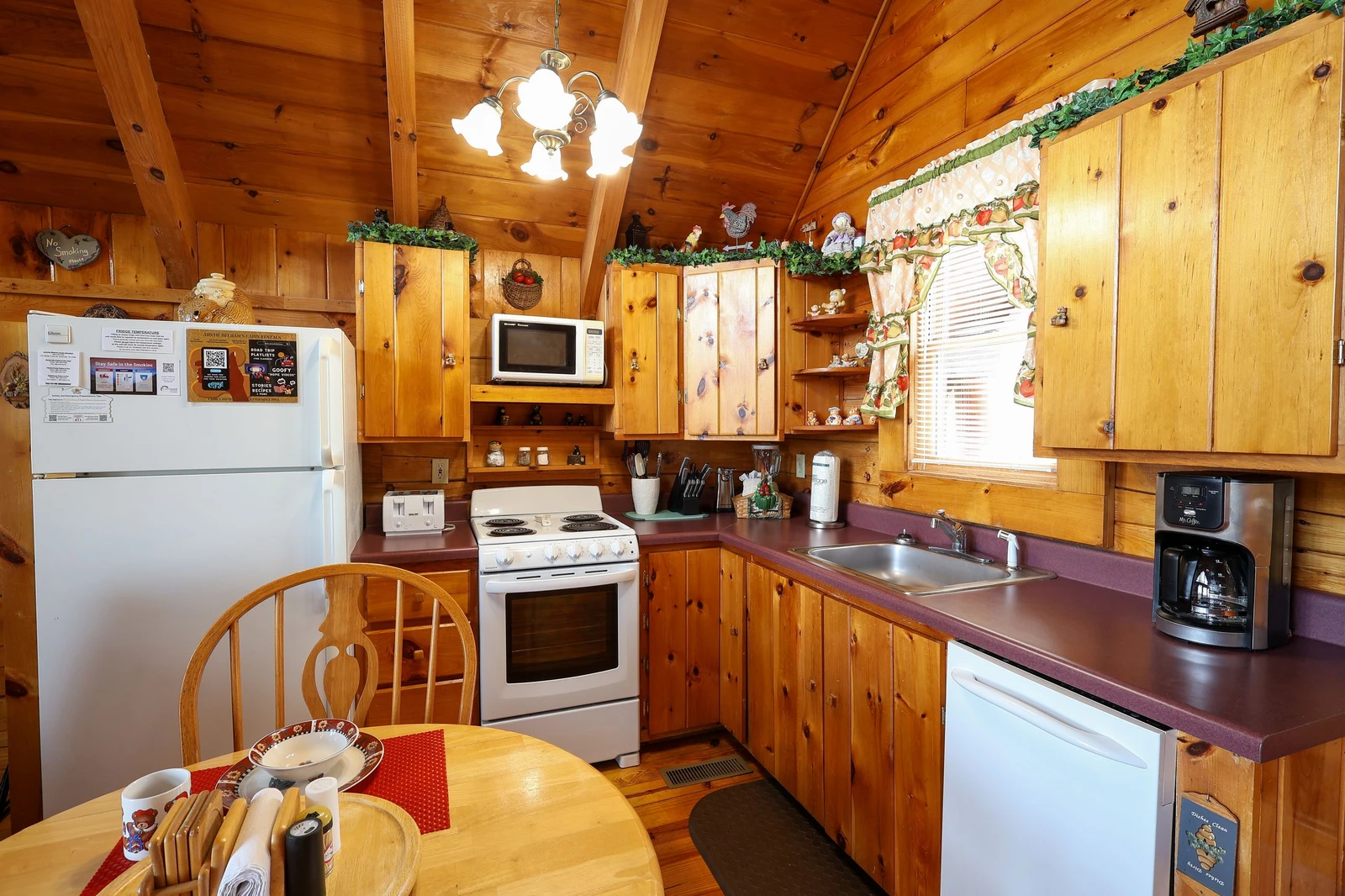 HONEY BEAR HIDEAWAY