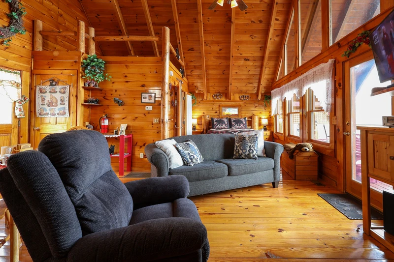 HONEY BEAR HIDEAWAY