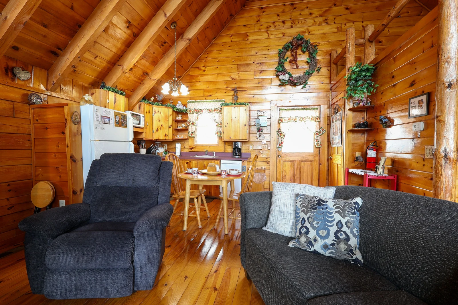 HONEY BEAR HIDEAWAY