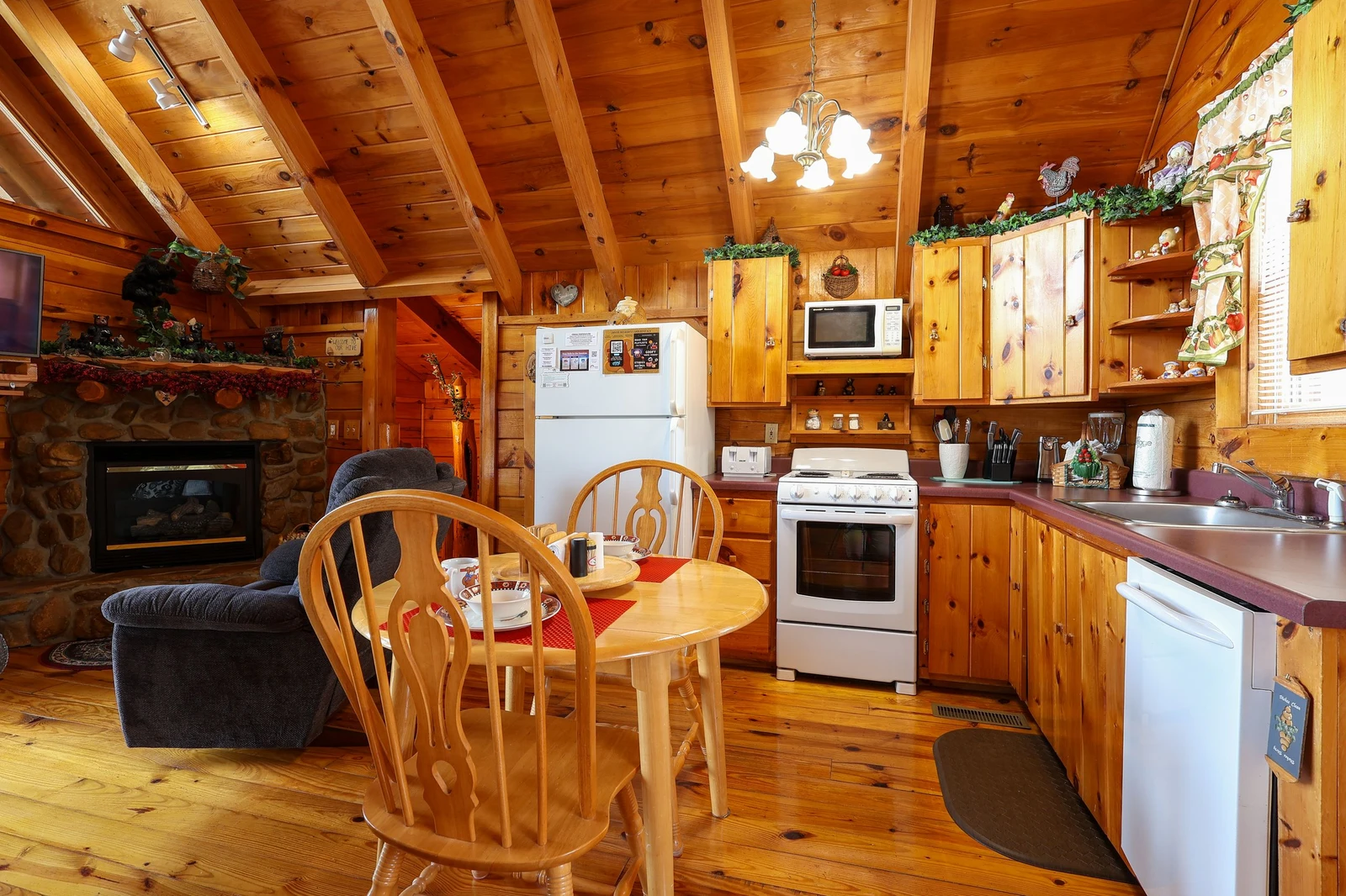 HONEY BEAR HIDEAWAY