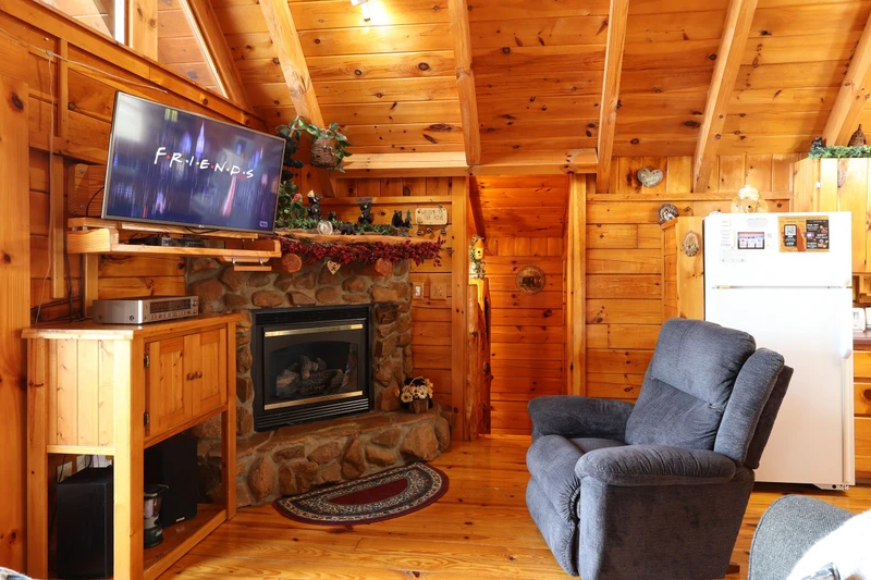 HONEY BEAR HIDEAWAY
