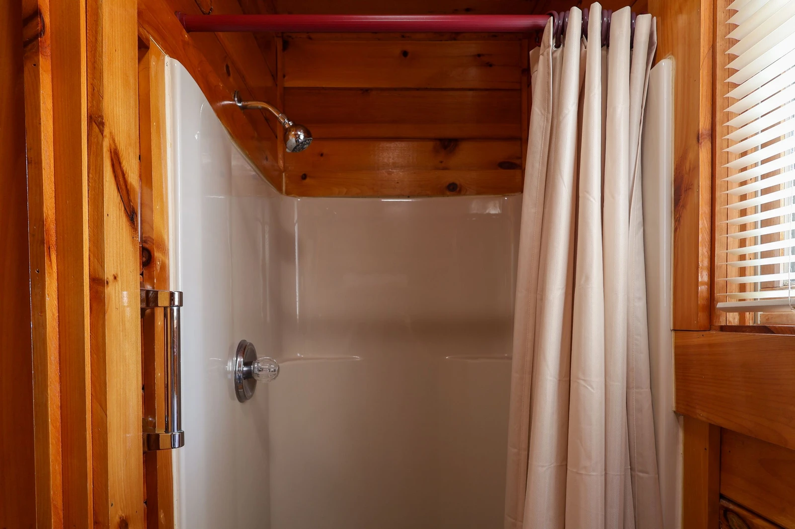 HONEY BEAR HIDEAWAY