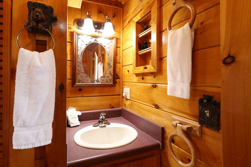 HONEY BEAR HIDEAWAY
