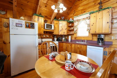 HONEY BEAR HIDEAWAY