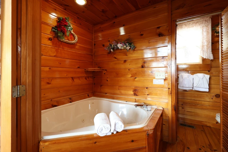 HONEY BEAR HIDEAWAY