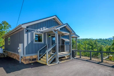 Above the Smoke is one of our 1 bedroom cabins in Gatlinburg TN
