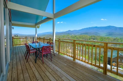 cherry tree lodge is a 4 bedroom cabin in Gatlinburg