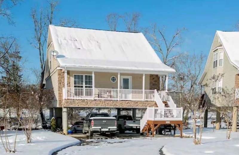 RIVERFRONT CHALET