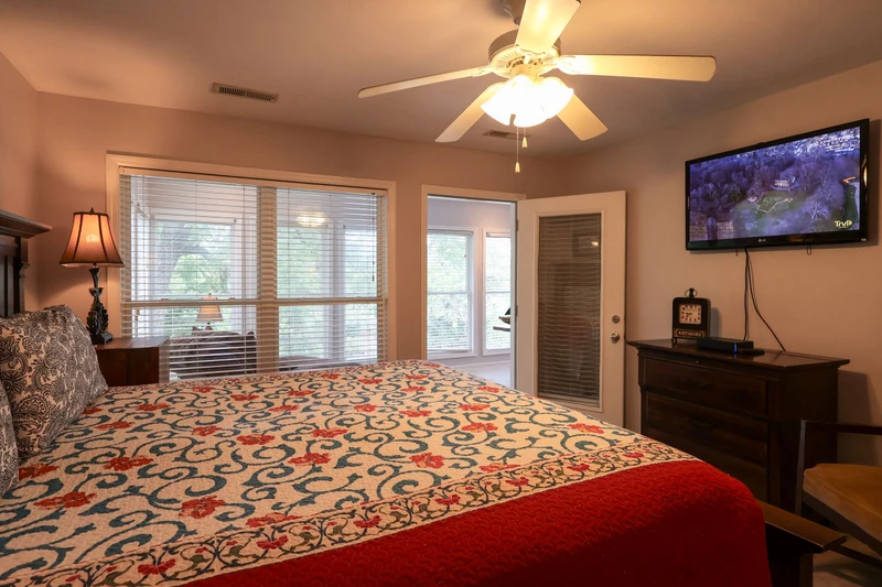 RIVERFRONT CHALET