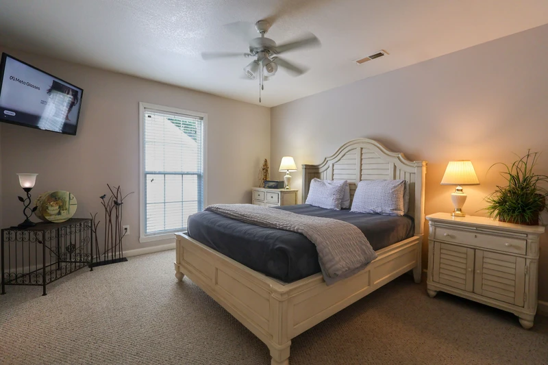 RIVERFRONT CHALET