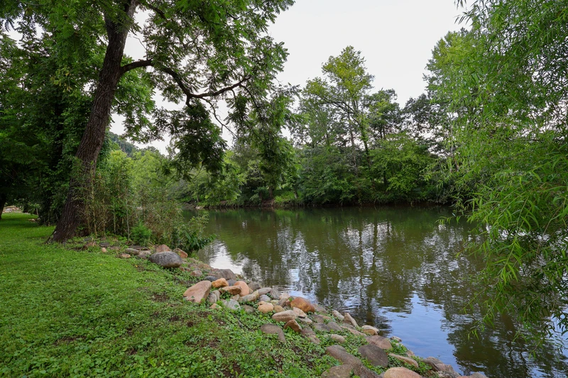 RIVERFRONT CHALET